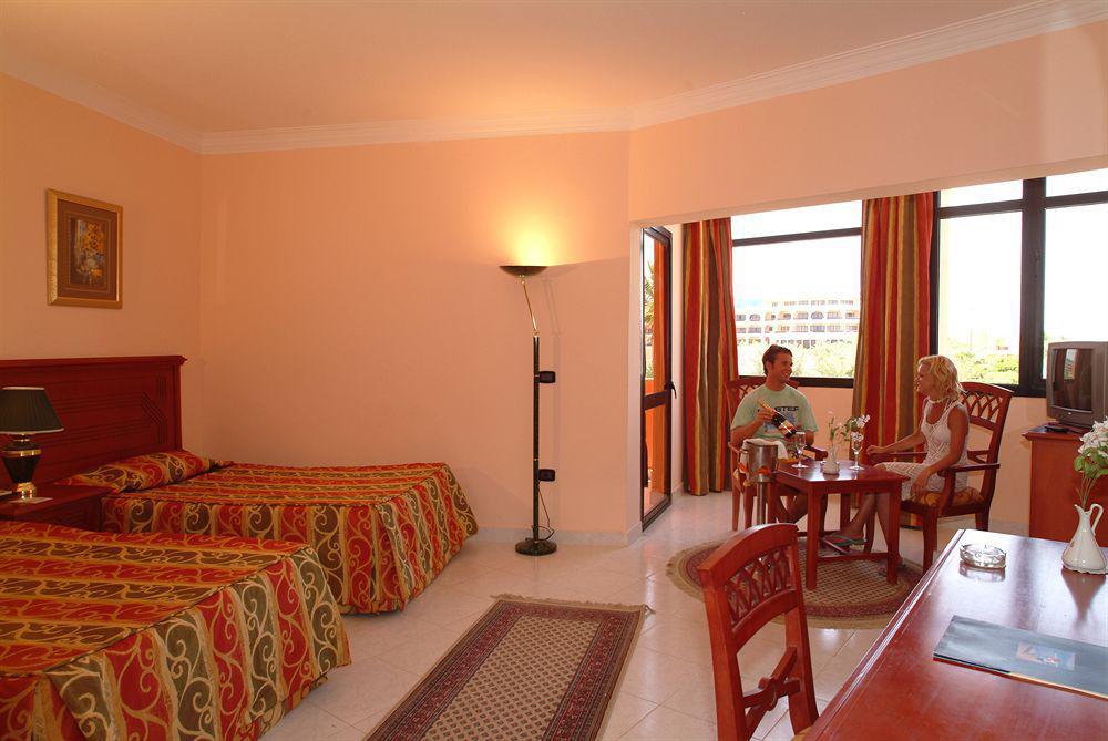 Golden 5 Diamond Beach Hotel & Resort Hurghada Rom bilde